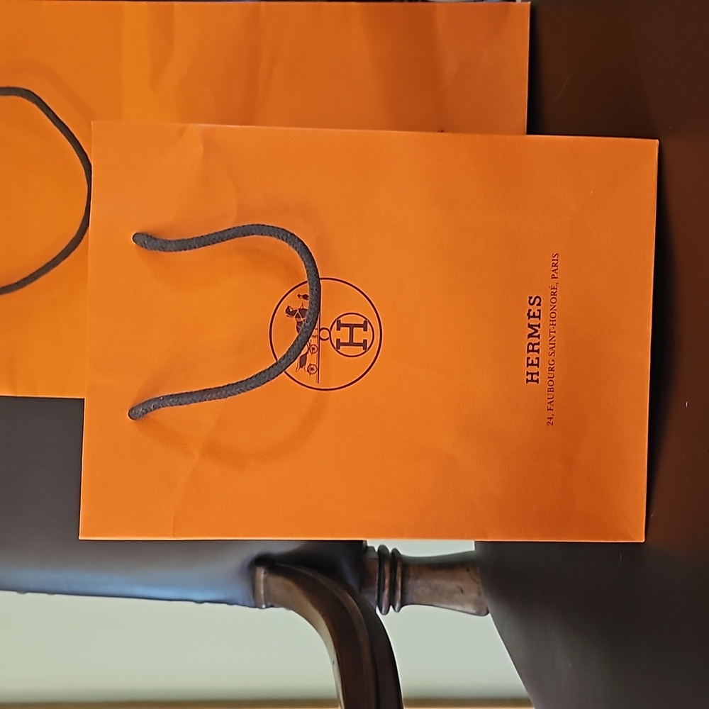 Lot of Hermes shopping bags, box and small duster bag. - Picture 4 of 10